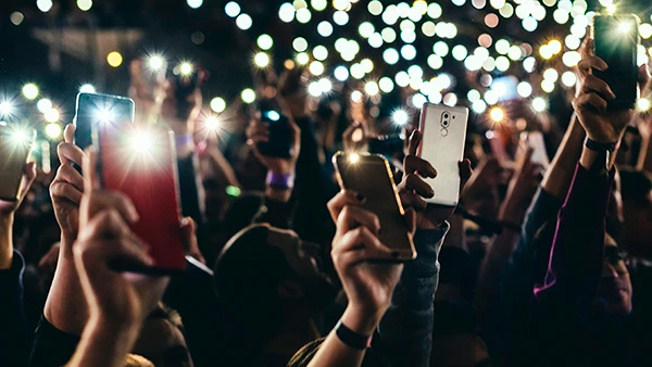 audience digital phones flash holding up in air